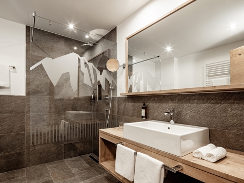 Dolomite View suite image 2