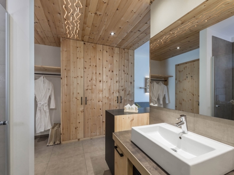 DOLOMITES - DELUXE ROOM WITH TERRACE AND GARDEN image 4