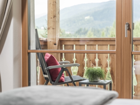 DOLOMITES TIROLER STUBE - DELUXE ZIMMER, BALKON image 4