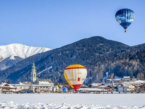 Dolomiti balloon festival in Toblach