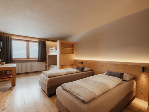 Dolomits Gruppenzimmer image 1