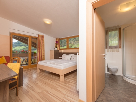 DOPPELZIMMER image 2