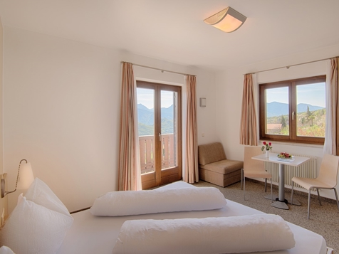 Doppelzimmer mit Balkon image 1