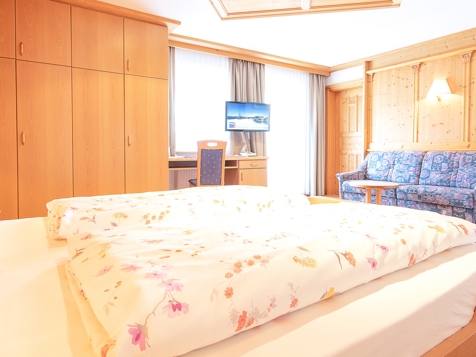 Doppelzimmer mit Balkon image 1