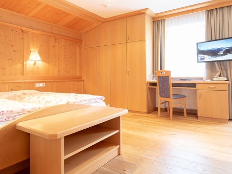 Doppelzimmer mit Balkon image 2