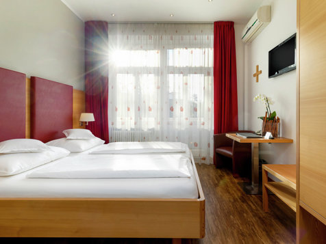 Doppelzimmer mit Balkon image 3