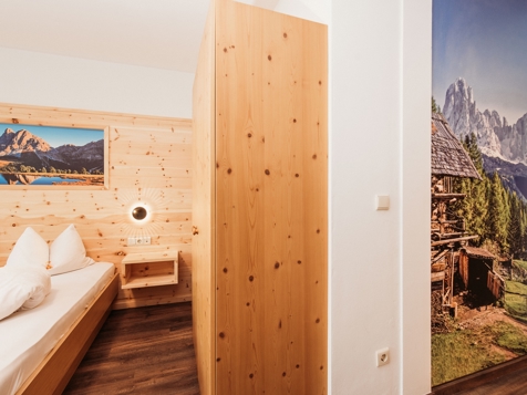 Doppelzimmer mit Kirchblick 06 image 14