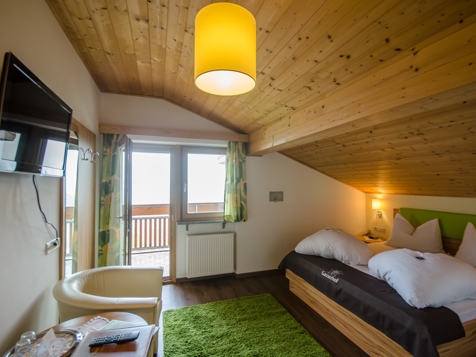 Doppelzimmer mit Panoramablick über MeranerLand image 1