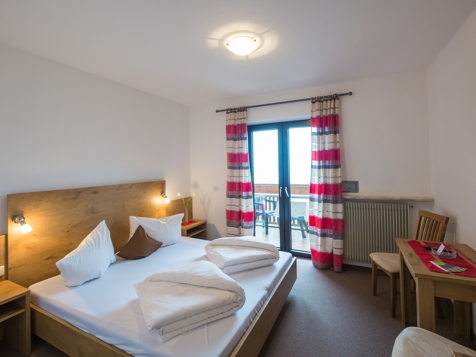 Doppelzimmer mit Südbalkon image 1