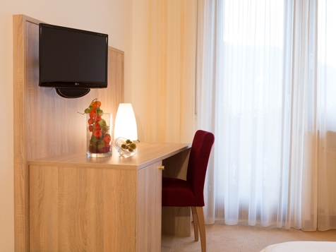 Doppelzimmer mit Südbalkon image 2
