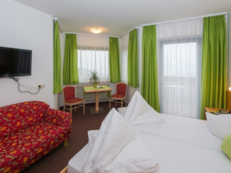 Doppelzimmer mit Südbalkon image 3
