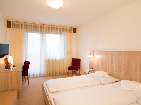 Doppelzimmer mit Südbalkon image 4