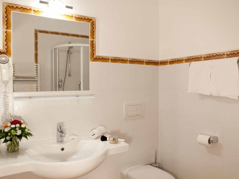 Doppelzimmer mit Südbalkon image 7