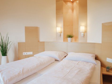 Doppelzimmer Standard Gartenblick image 1