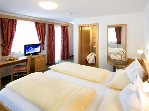 Doppelzimmer Süd image 1