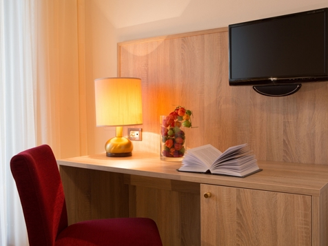 Doppelzimmer Süd ohne Balkon - behindertengerecht image 2