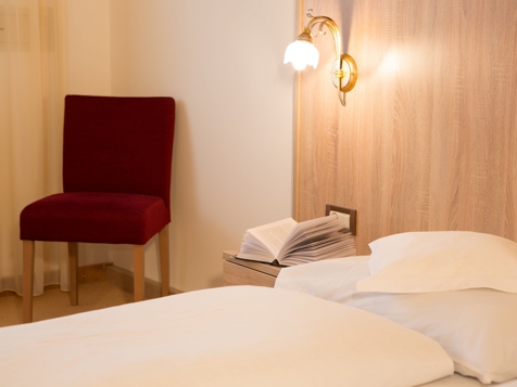 Doppelzimmer Süd ohne Balkon - behindertengerecht image 4