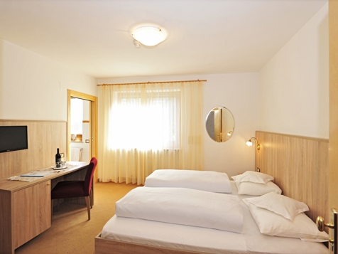 Doppelzimmer Süd ohne Balkon - behindertengerecht image 5