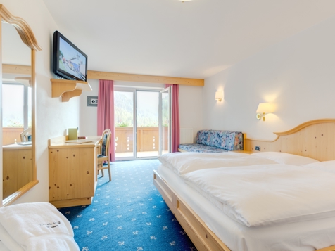 Doppelzimmer Superior mit Bergblick image 2