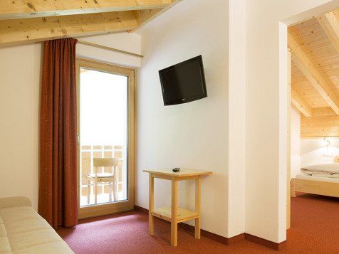 double room 16 with balcony image 2