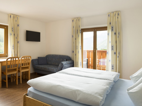double room 3 with balcony image 1
