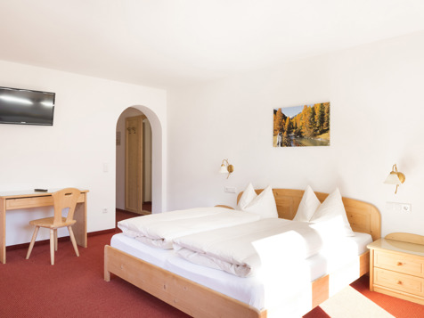double room 6 with balcony image 2