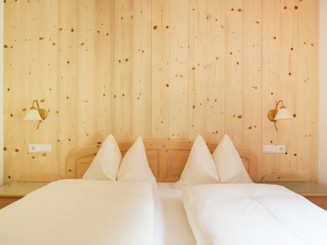 double room 9 with balcony image 1
