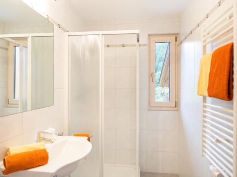 double room 9 with balcony image 3