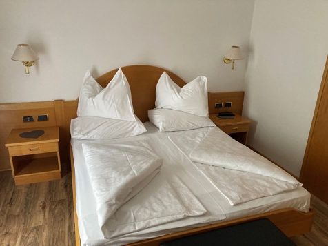 Double room business image 6