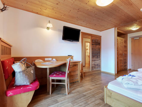 Double room classic & comfort image 3