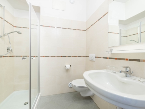 Double room comfort image 9