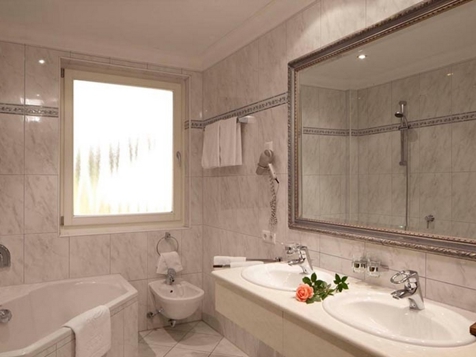Double room Deluxe image 1
