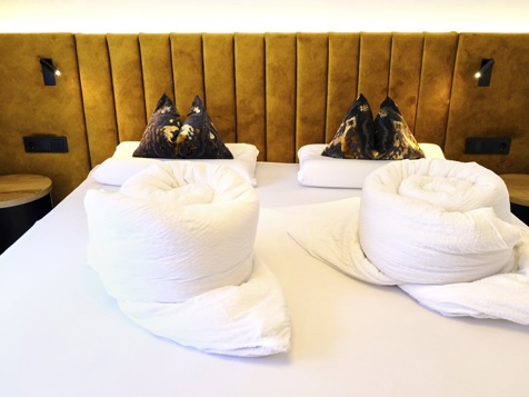 Double room deluxe image 11
