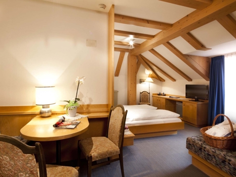 Double room Deluxe image 2