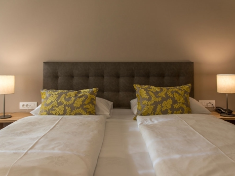 Double room Deluxe image 2