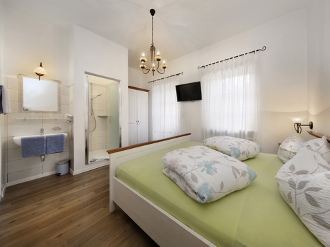 Double room 'Economy with balcony' image 3