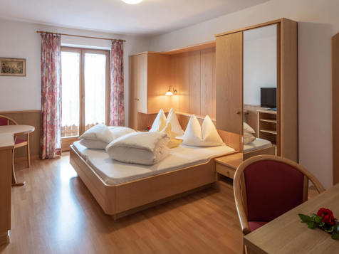 Double room image 10