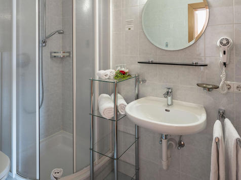 Double room image 12