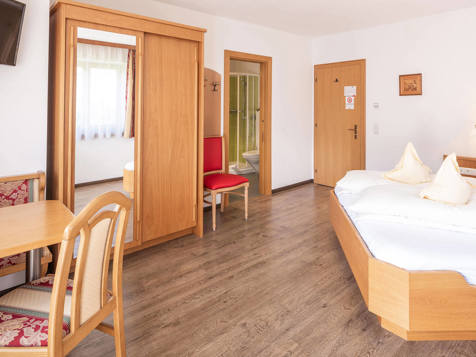 Double room image 13