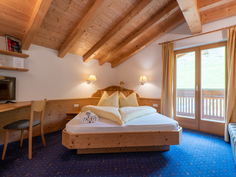 Double Room image 2