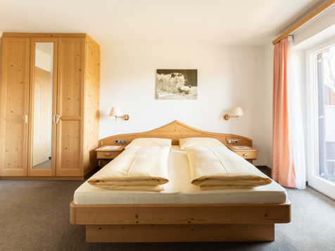 Double room mountain view image 4