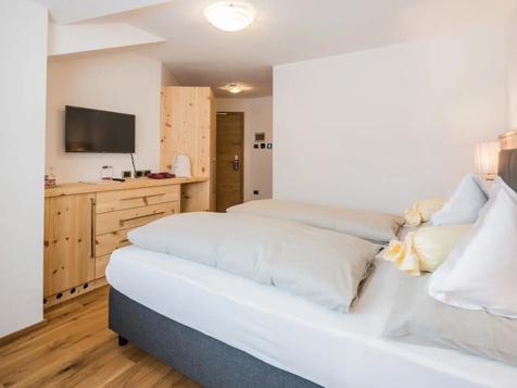 Double room north without balcony image 2