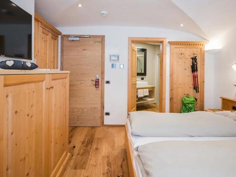 Double room north without balcony image 4