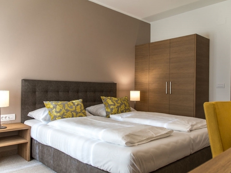 Double room simple image 3