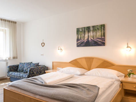 double room + single bed image 1