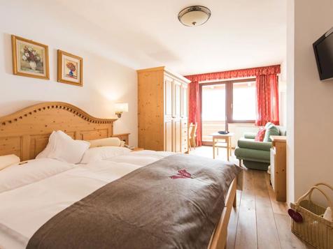 Double room south with balcony image 2