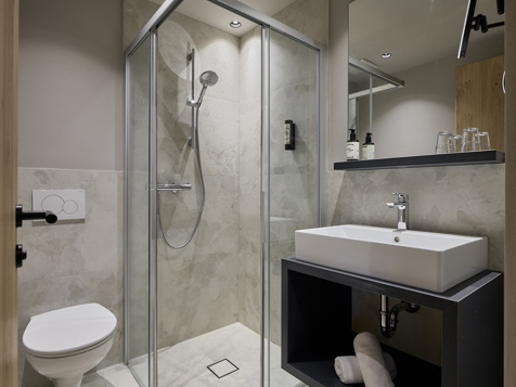 Double room standard with carpeted floors image 2