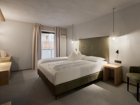 Double room standard with carpeted floors image 3