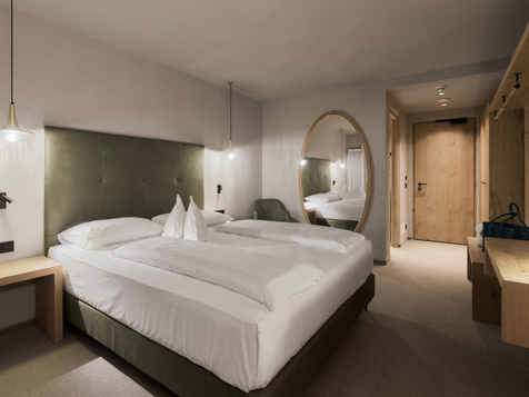 Double room standard with carpeted floors image 4