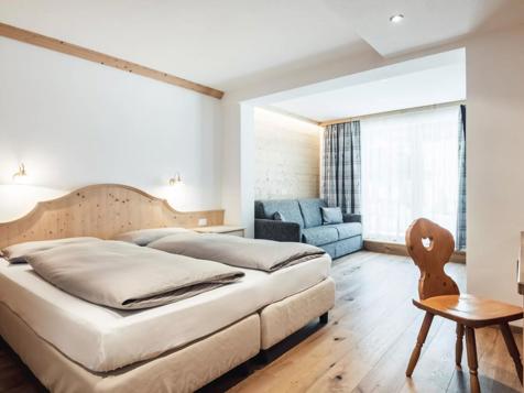 Double room Superior image 1